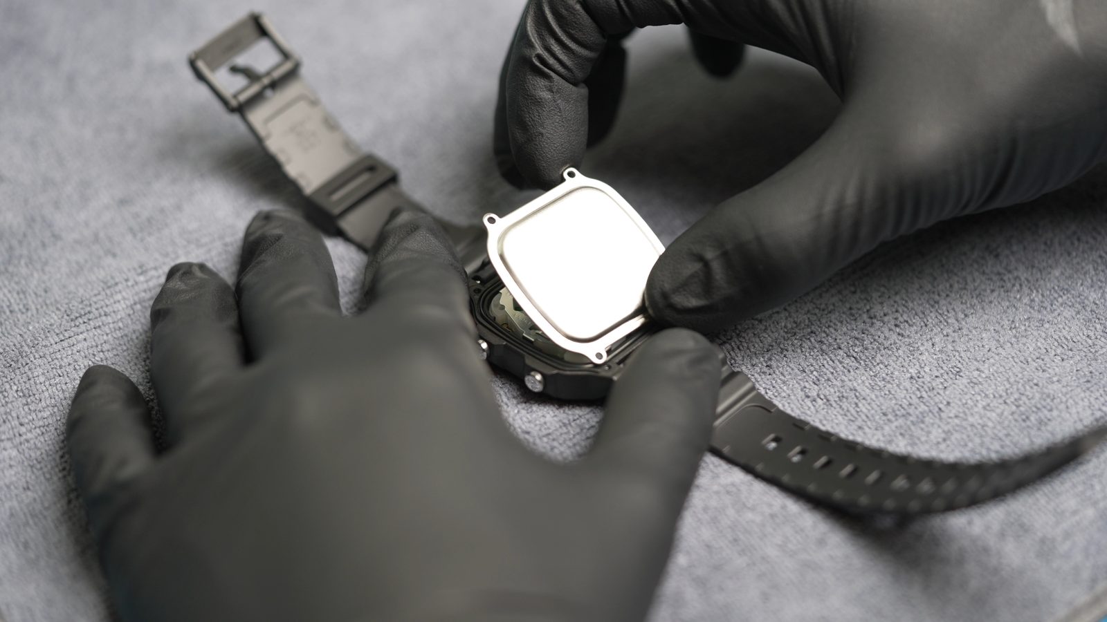 Lifting the metal backplate off the Casio AE-1200